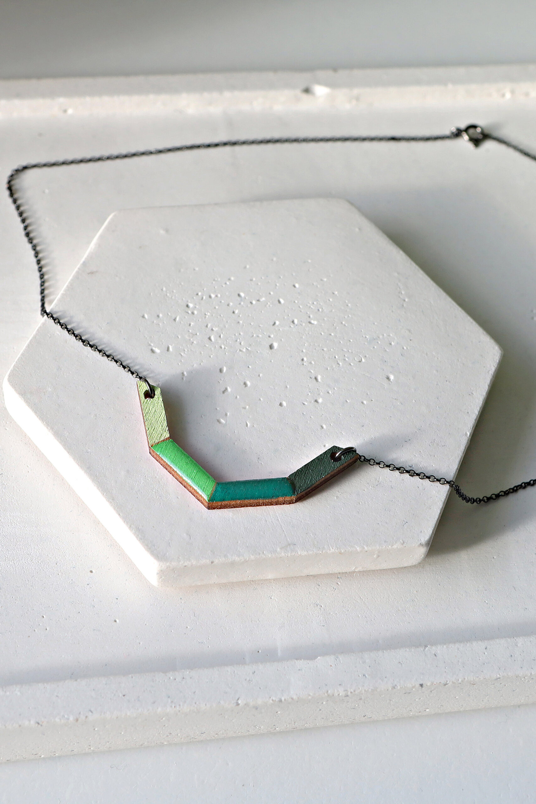 polygoniko-medium-green-new