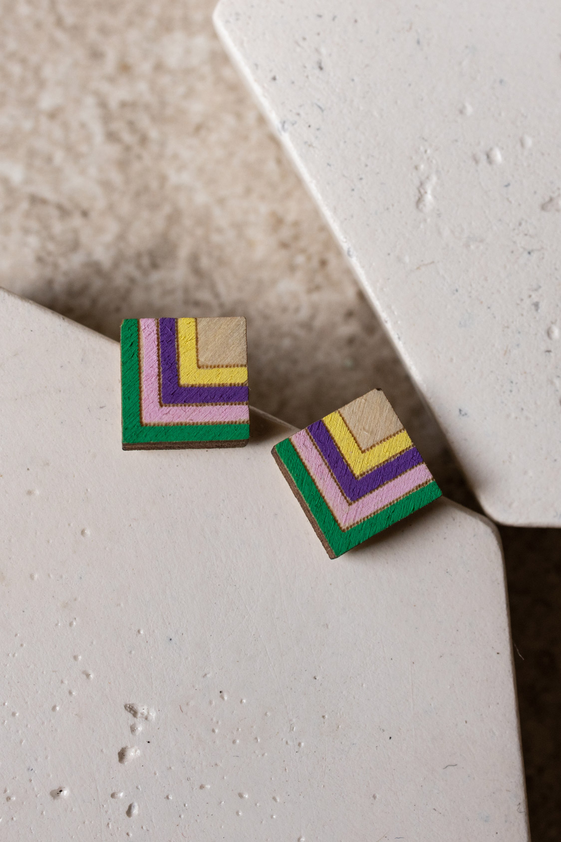 romvoi-purple-green-01-new