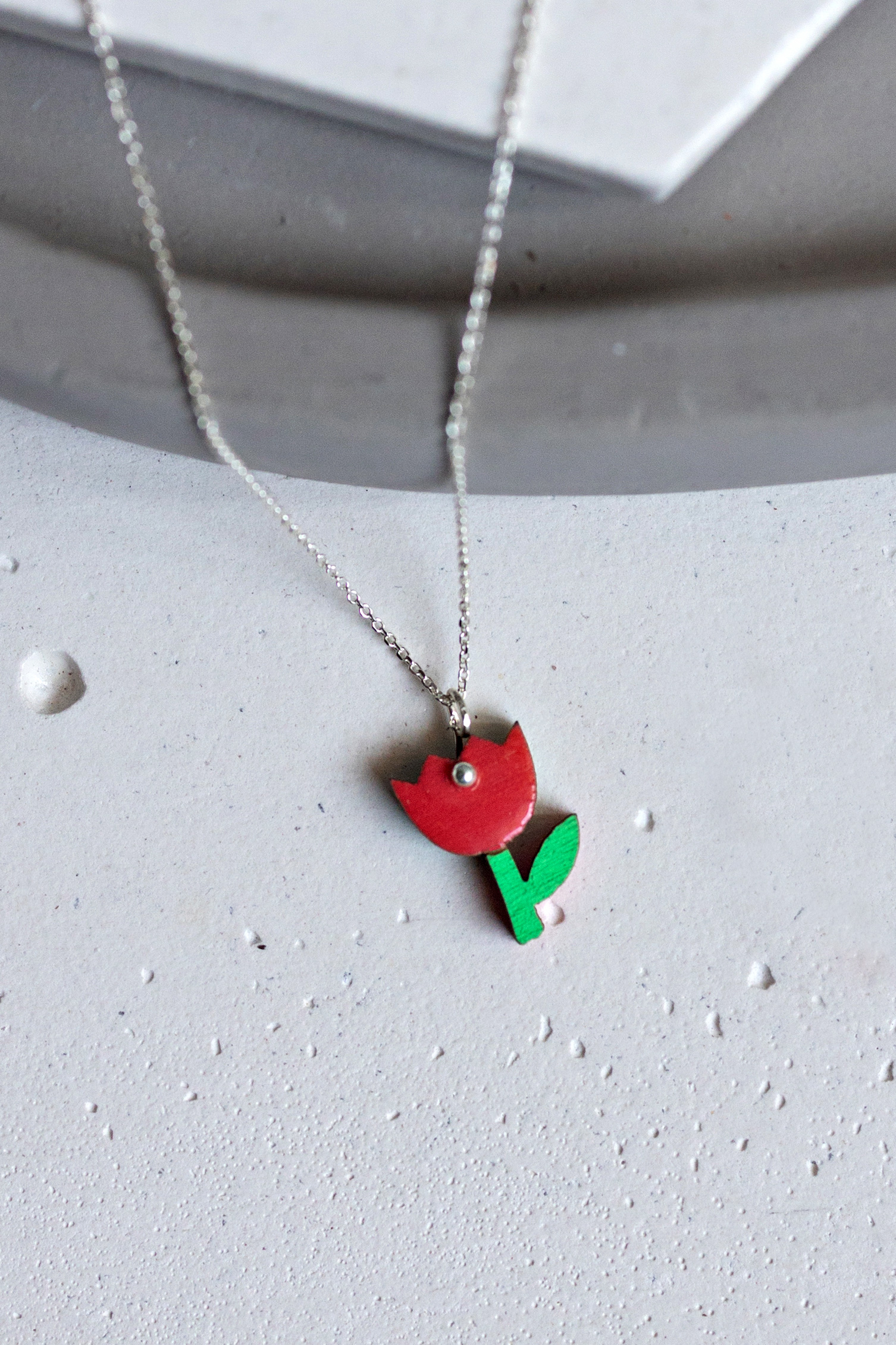 tulipa-red-necklace